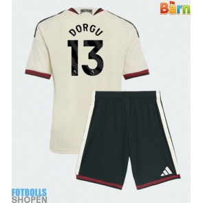 Billiga Manchester United Patrick Dorgu #13 Tredjeställ Barn 2026-27 Kortärmad (+ Korta byxor)